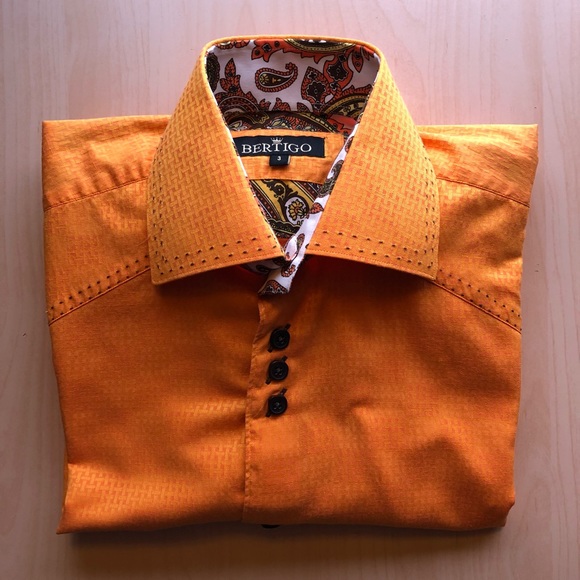 Designer long-sleeved button down shirt. - Picture 2 of 4